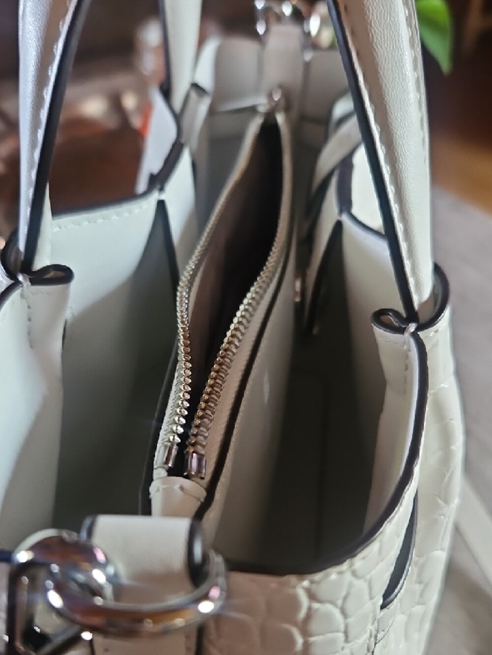 MICHAEL KORS White Croc-Embossed Small Satchel Handbag - Picture 10 of 14